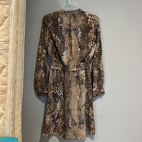 H&M snake print dress. US 2. - Picture 4 of 6